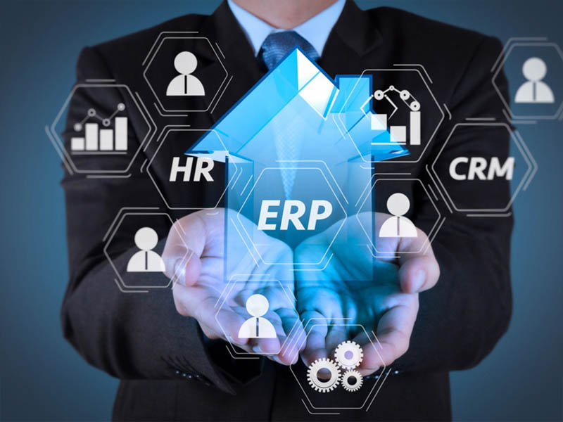 Dữ liệu CRM chủ yếu phục vụ cho bộ phận bán hàng trong khi ERP phục vụ cho bộ phận tài chính